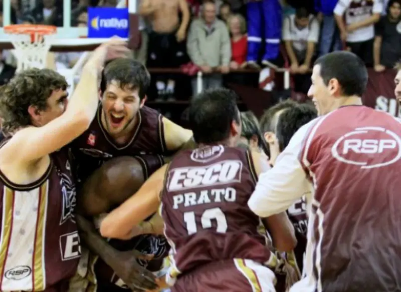Básquet: Lanús venció a Peñarol y se clasificó a la final de la Liga