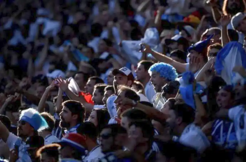 En Croacia-Dinamarca la tribuna se vistió de celeste y blanco