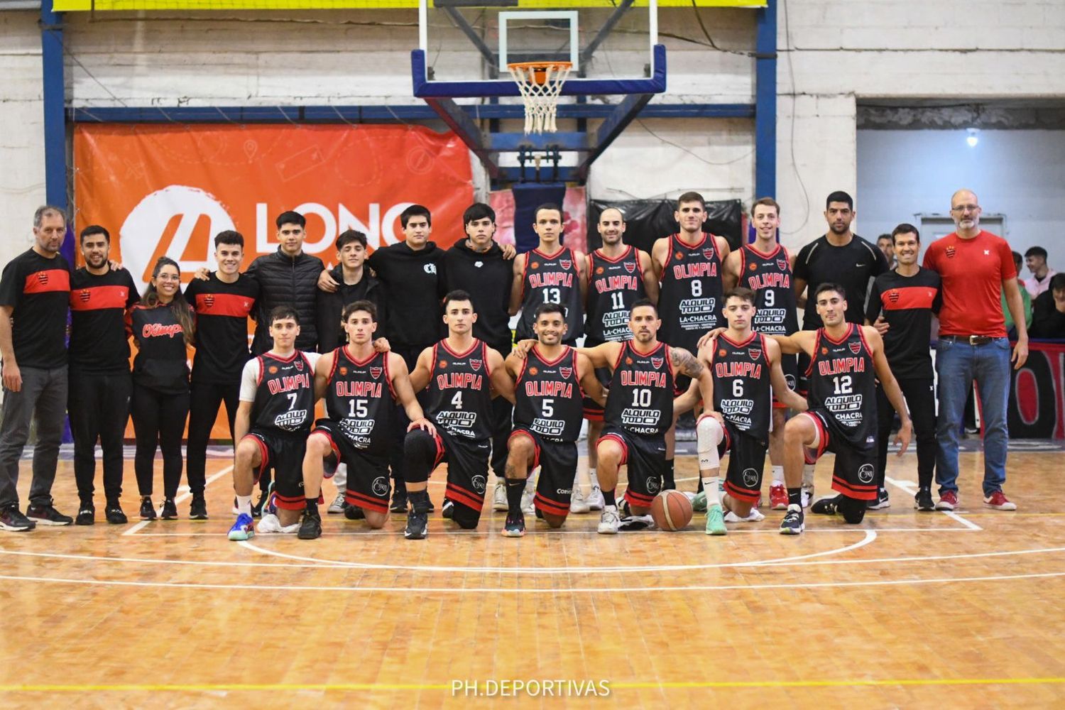 El Rojo le cortó una racha de 13 partidos invictos a Centenario como visitante y si vuelve a ganar o perder por menos de 3 puntos, se quedará con el "1" de la general. Foto: Lola Calace