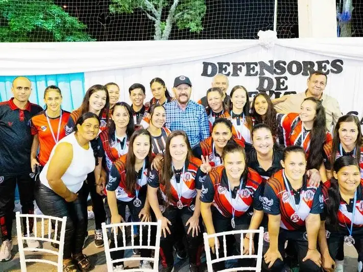 Insfrán participó en el agasajo por el
aniversario del club Defensores de Evita