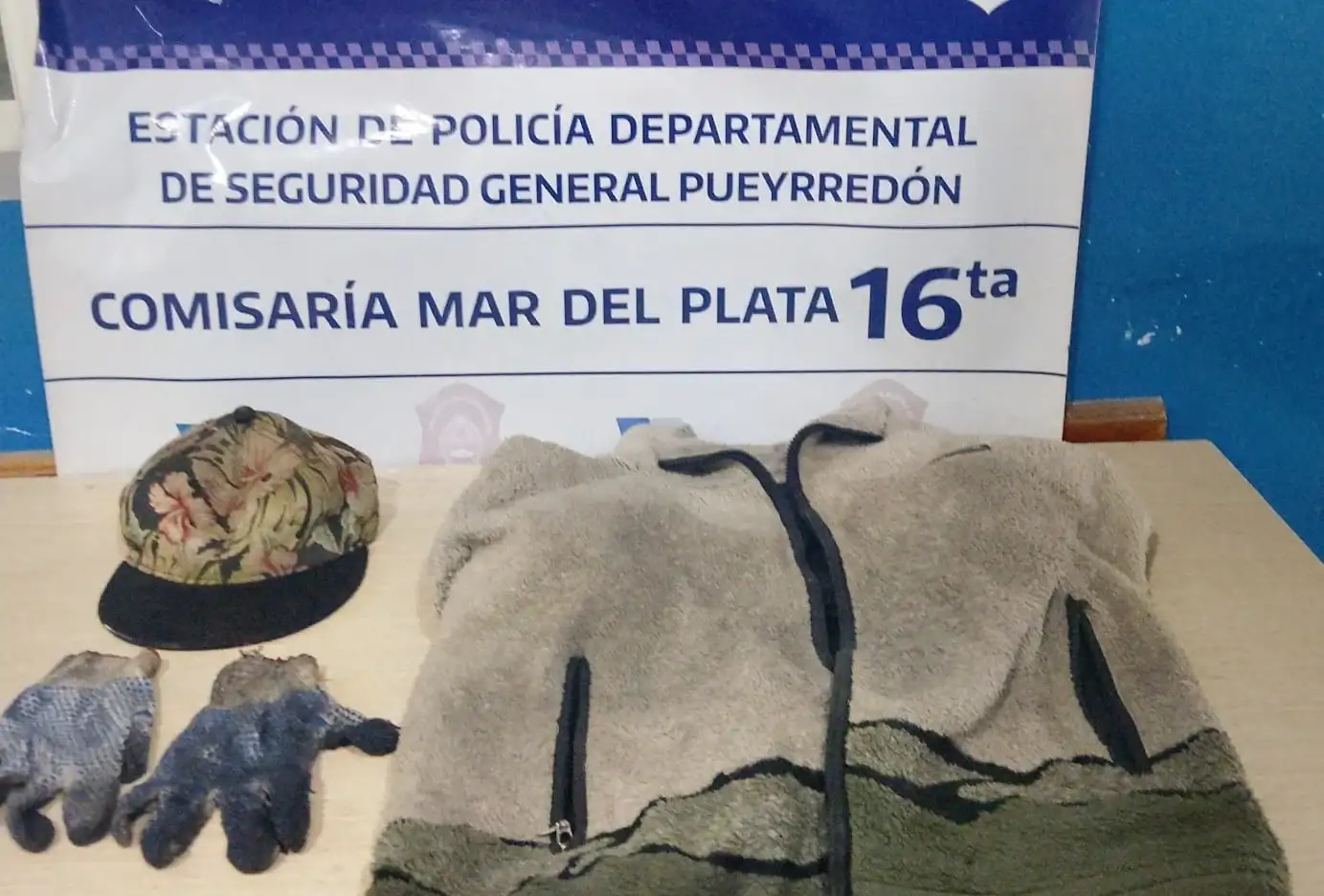 El sujeto fue descubierto por las prendas que usaba al momento de la detención, las mismas que usó durante el robo.