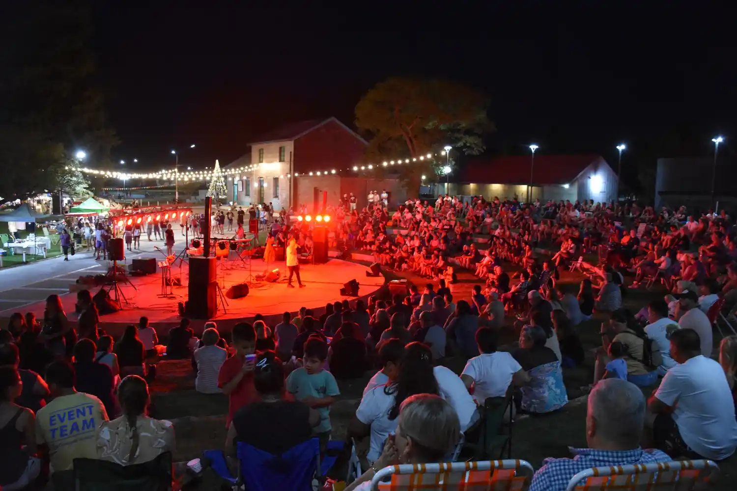 Una gran cantidad de público se reunió para despedir el año.