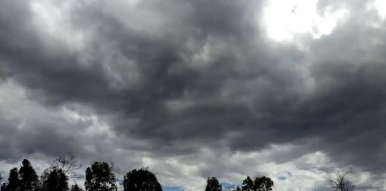 El comienzo del fin de semana se presentó con un cielo nublado.