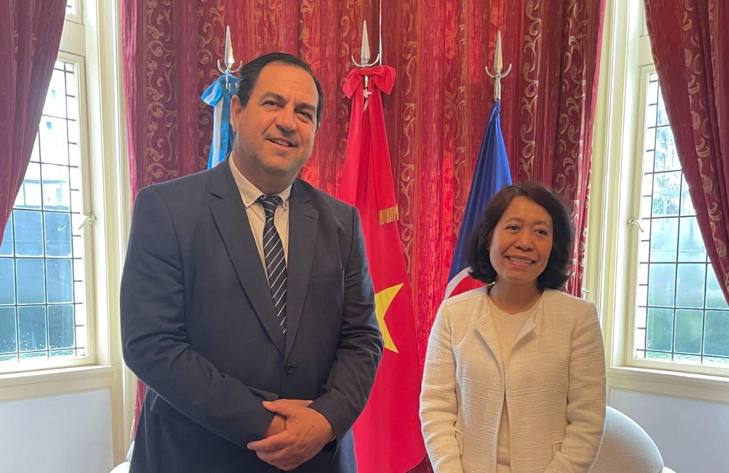 Vallejos fue recibido en la sede diplomática de la República Socialista de Vietnam