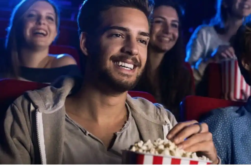 No lo dejaban entrar al cine por un particular detalle y todo terminó en un final que ya es viral
