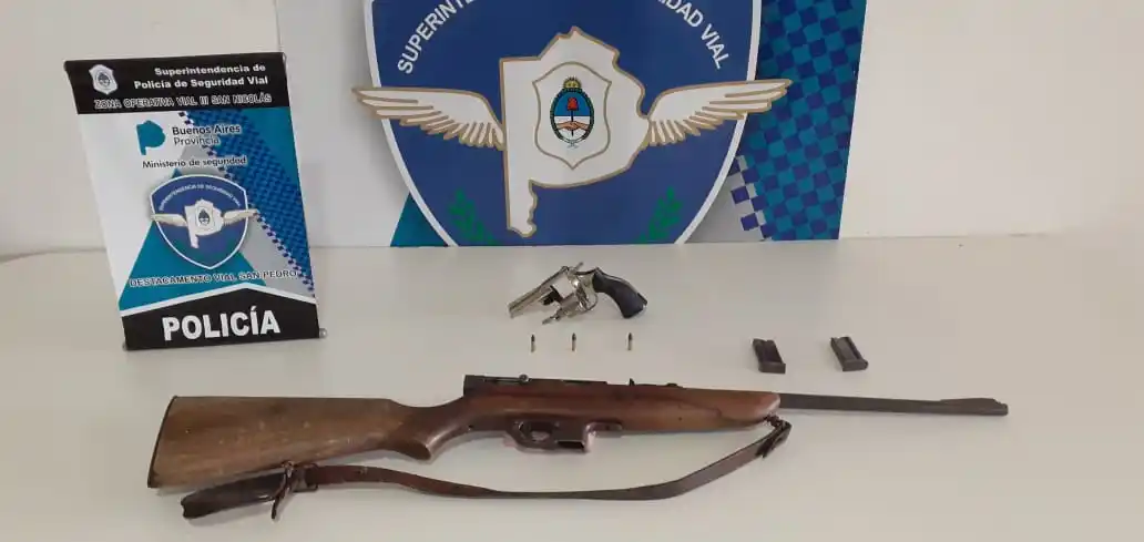 Detuvieron una camioneta con dos armas de fuego en el ingreso a San Pedro