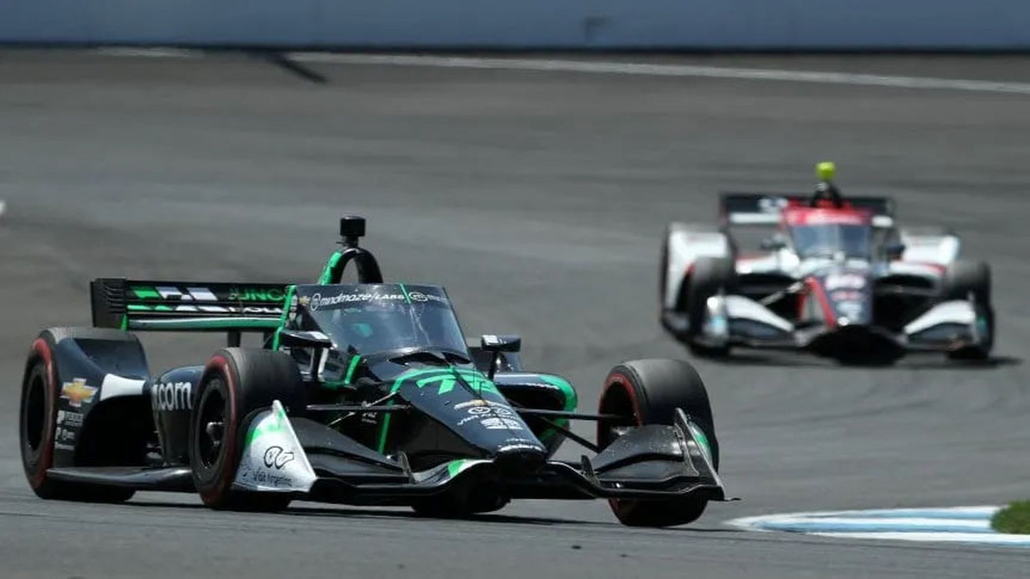 Canapino luchó y terminó 14° en el IndyCar de Laguna Seca