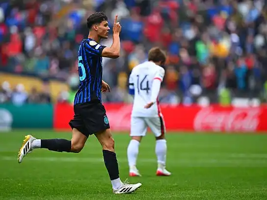 Valentín Carboni celebra el gol del triunfo.