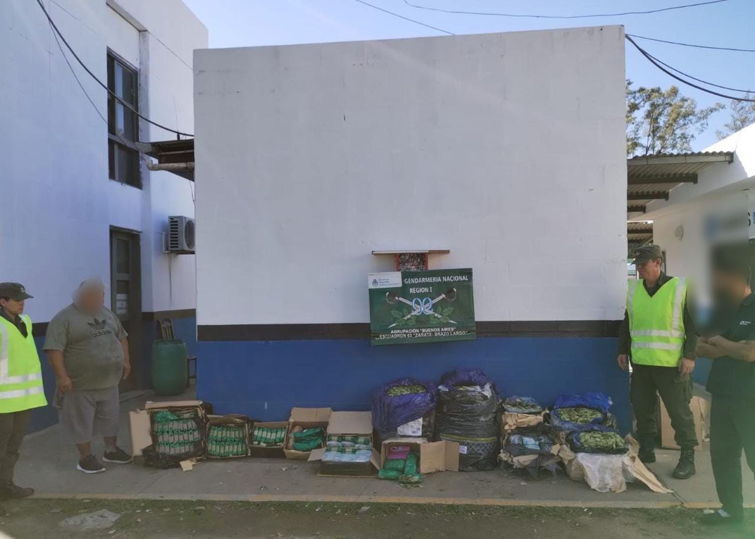 Incautan más de 128 kilos de hojas de coca y 57 astas de ciervo en encomiendas