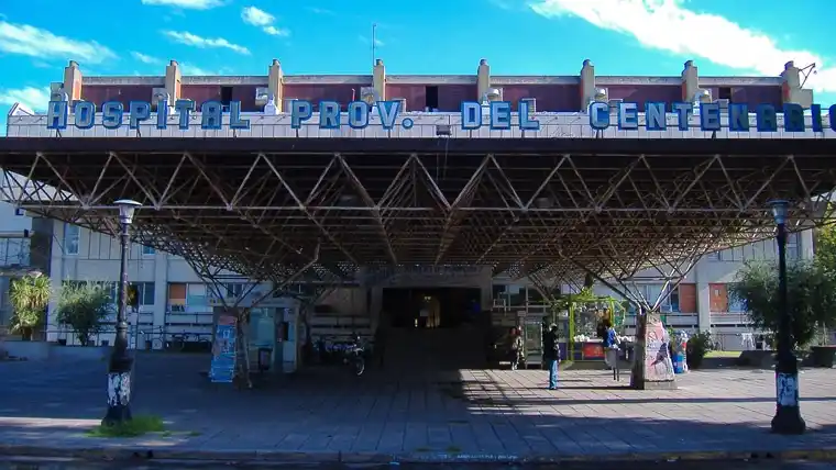 Rosario: un hombre murió en el hospital luego de esperar que lo atendieran