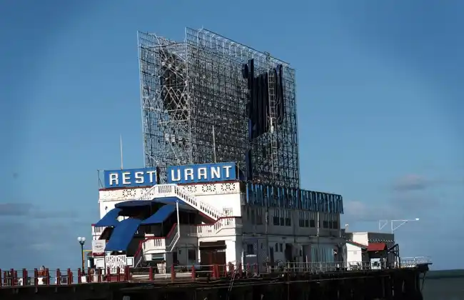 Ninguna postal: el Club de Pesca seguirá sin publicidad