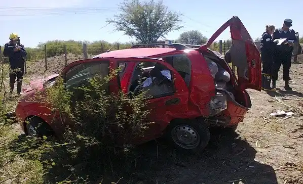 Un auto volcó en la 14 y sus cuatro ocupantes fueron trasladados al Hospital