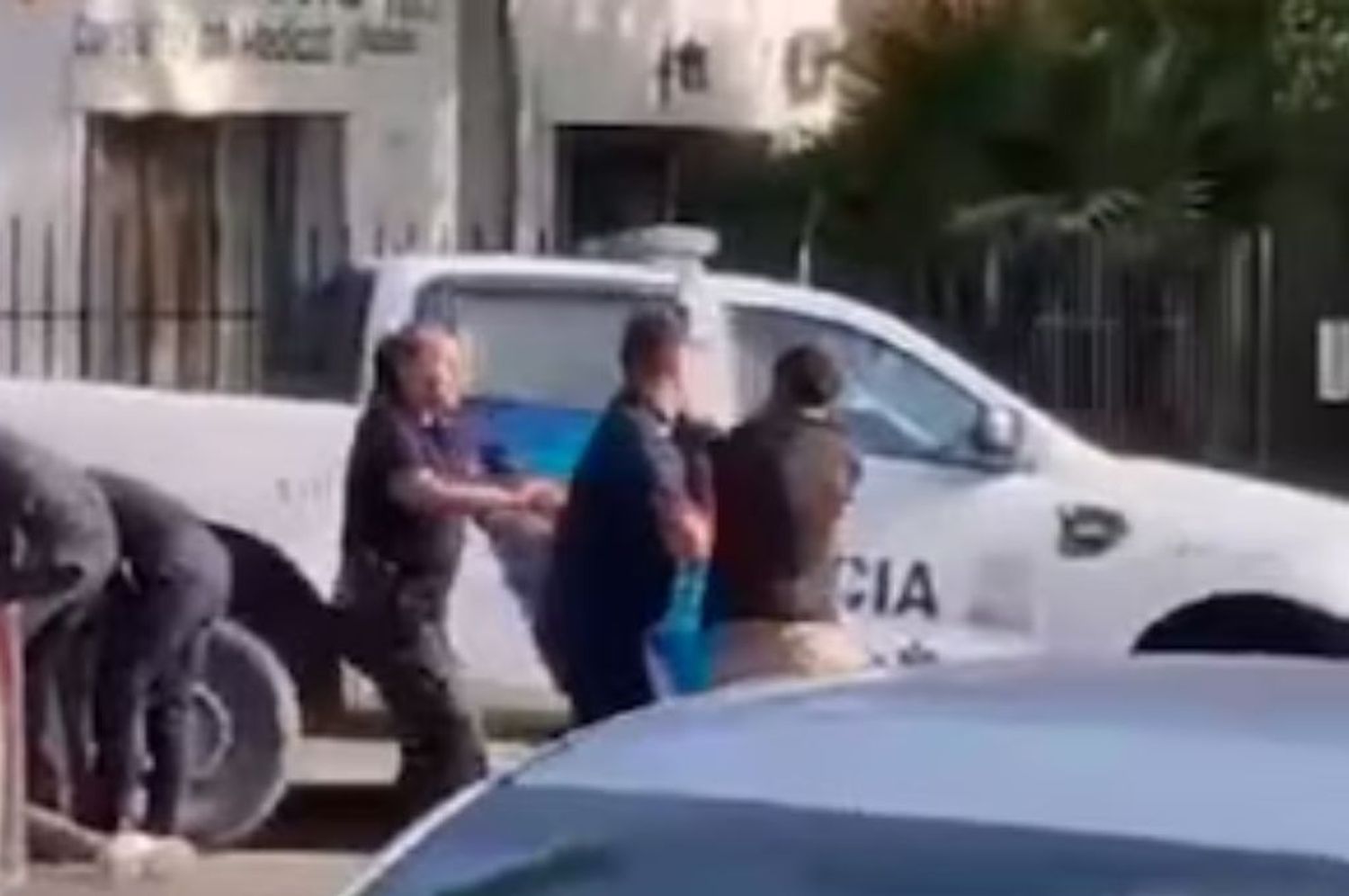 Agredió a policías