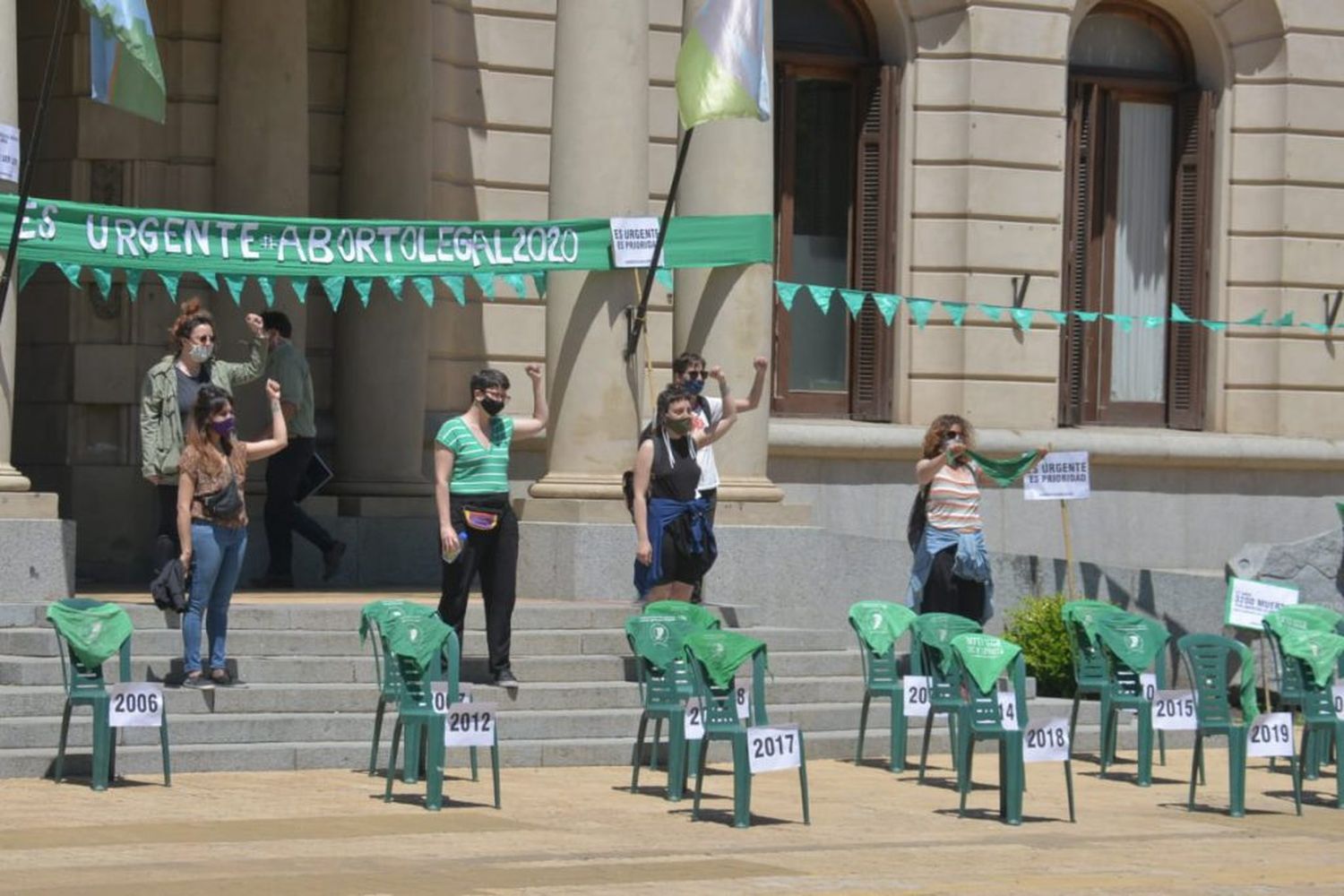 Con una exposición, reclamaron la aprobación de la ley de interrupción voluntaria del embarazo