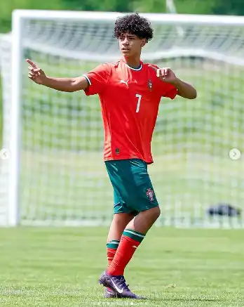 Con el dorsal número 7, el primogénito de Cristiano Ronaldo comienza a escribir su propia leyenda futbolística/ @crisginabrasil