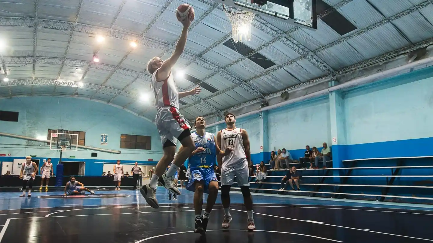 Huracán venció a Club de Pelota y escaló en la tabla de la Copa Ciudad (Nahuel La Grutta)