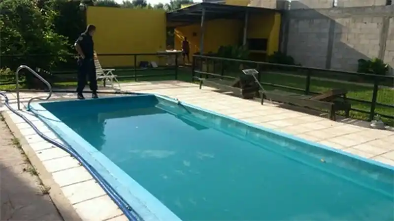 Un niño de 3 años murió ahogado al caer en una pileta