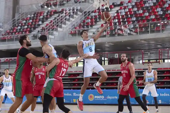 La Selección masculina sumó su tercera victoria de la gira por Europa