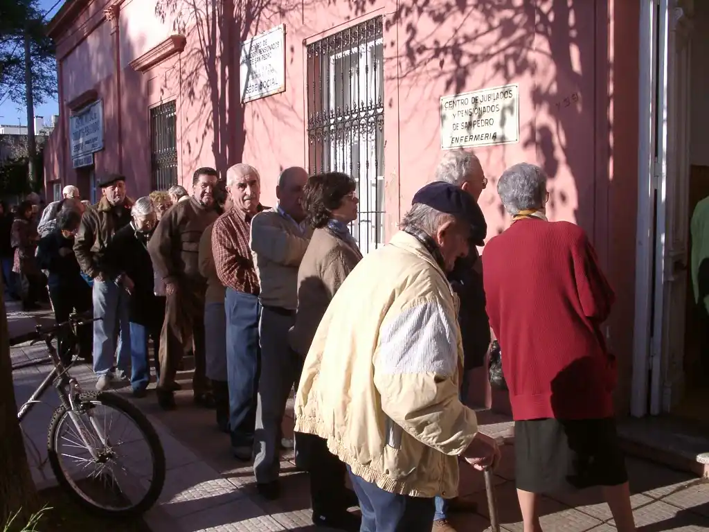 El robo ocurrió en las puerta del Centro de Jubilados, ubicado en 3 de Febrero 745.