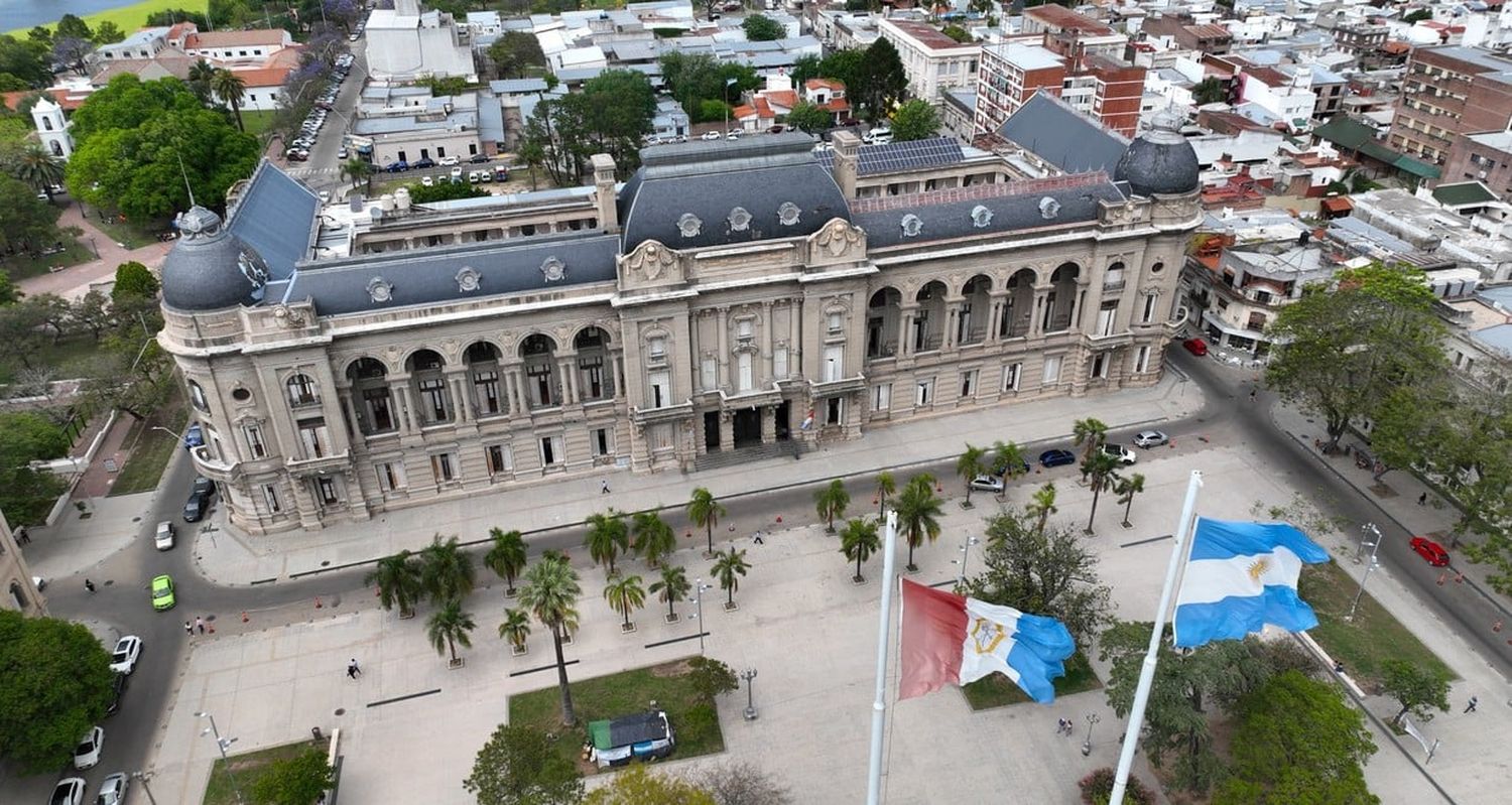 El gobierno de Santa Fe le ofreció a los trabajadores estatales un aumento del 18 por ciento para el trimestre abril, mayo y junio. Crédito: Fernando Nicola.