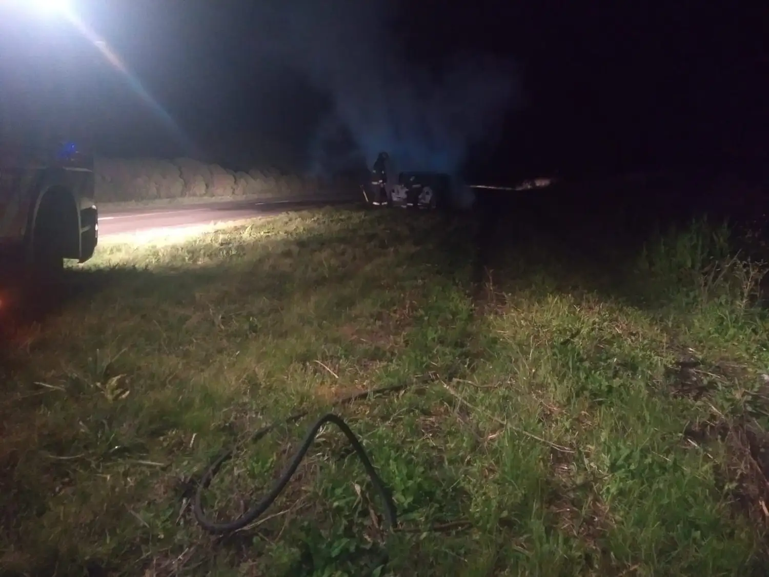 Un auto fue consumido por el fuego en la Ruta 20