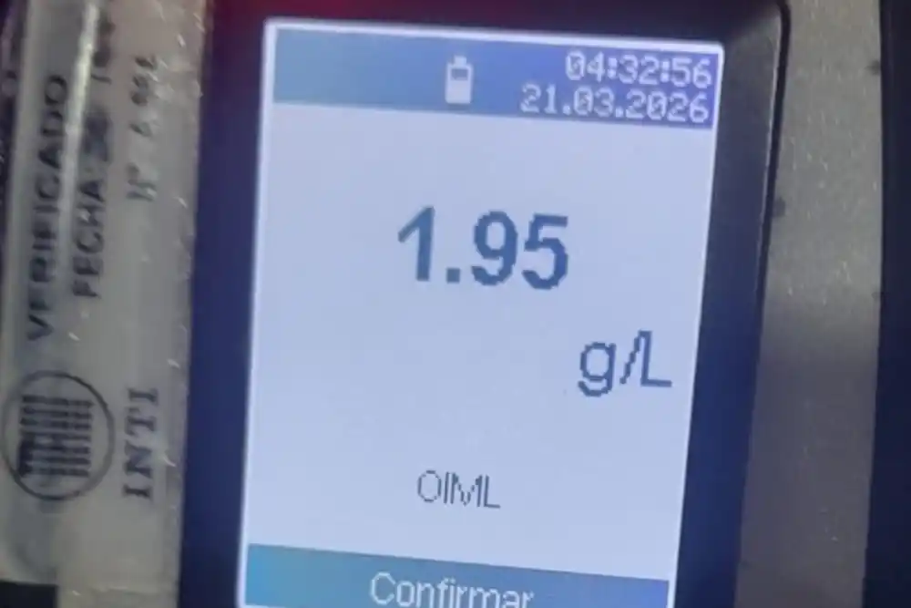 Detuvieron a un automovilista alcoholizado que chocó y trató de escapar en el centro