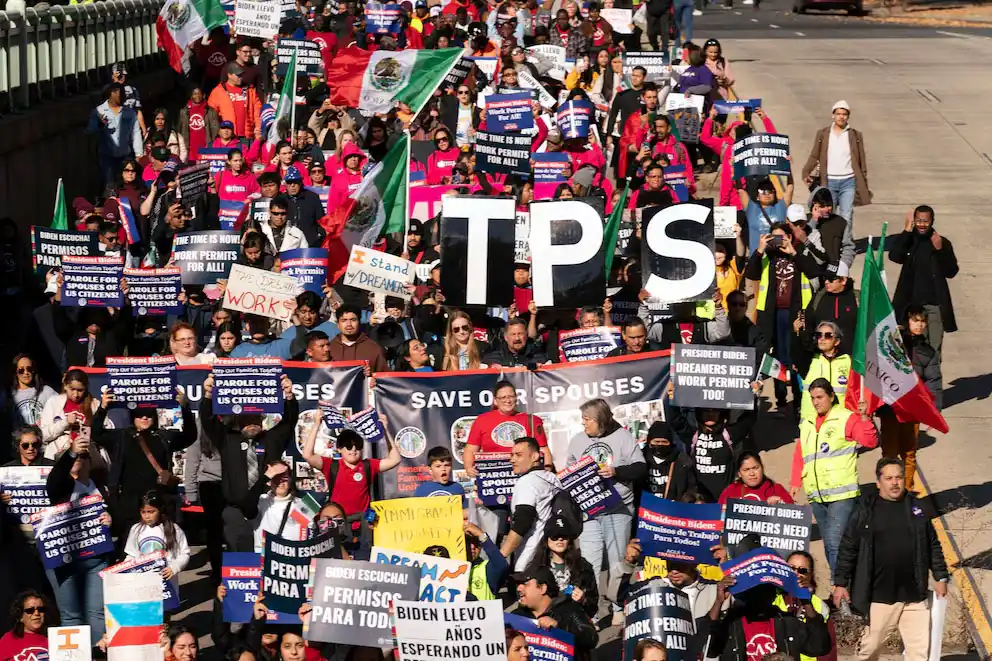 El Gobierno de Estados Unidos pidió a la Corte Suprema autorización para deportar a 350.000 venezolanos