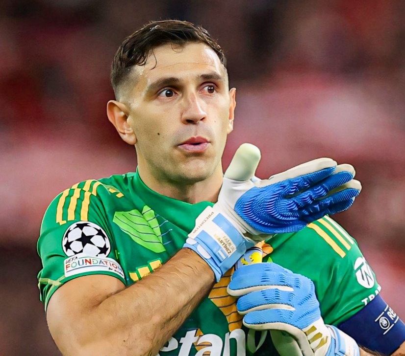 La próxima prueba de "Dibu" será el domingo, cuando reciba a Manchester United por la Premier League.