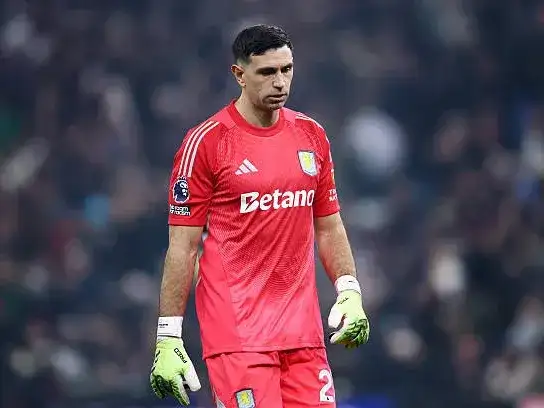 Emiliano "Dibu" Martínez.