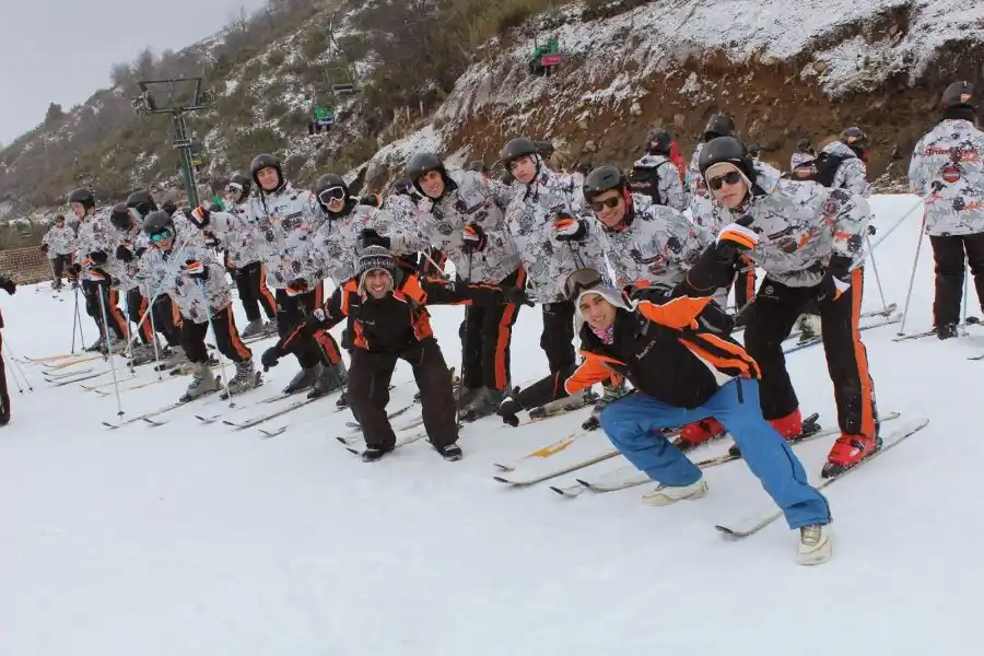 Un viaje de egresados a Bariloche cuesta $500.000 y en Santa Fe ganan terreno otras opciones