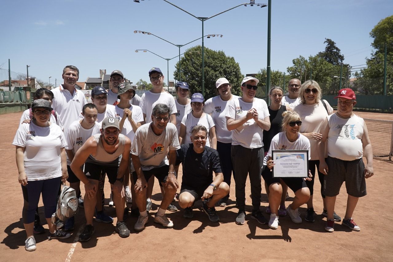 Firmat vivió un nuevo encuentro de tenis adaptado