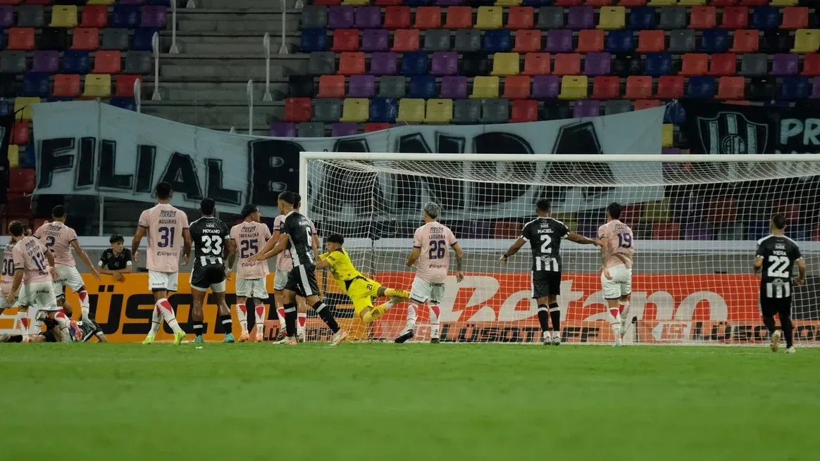 Unión no supo aguantar el cero en un partido que era de “gol gana”. Foto: Joaquín Camiletti