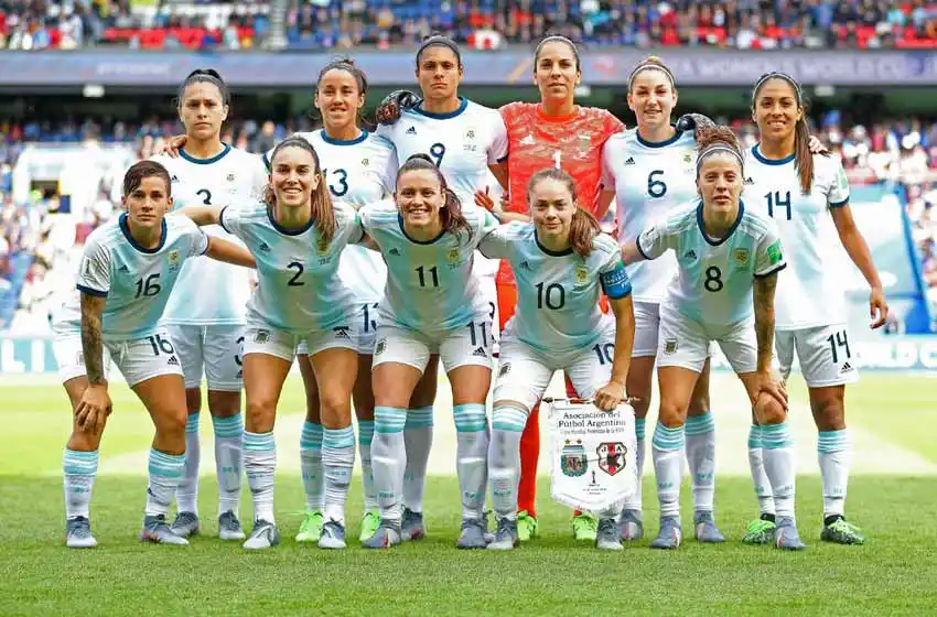 Argentina va por el batacazo contra la poderosa Inglaterra