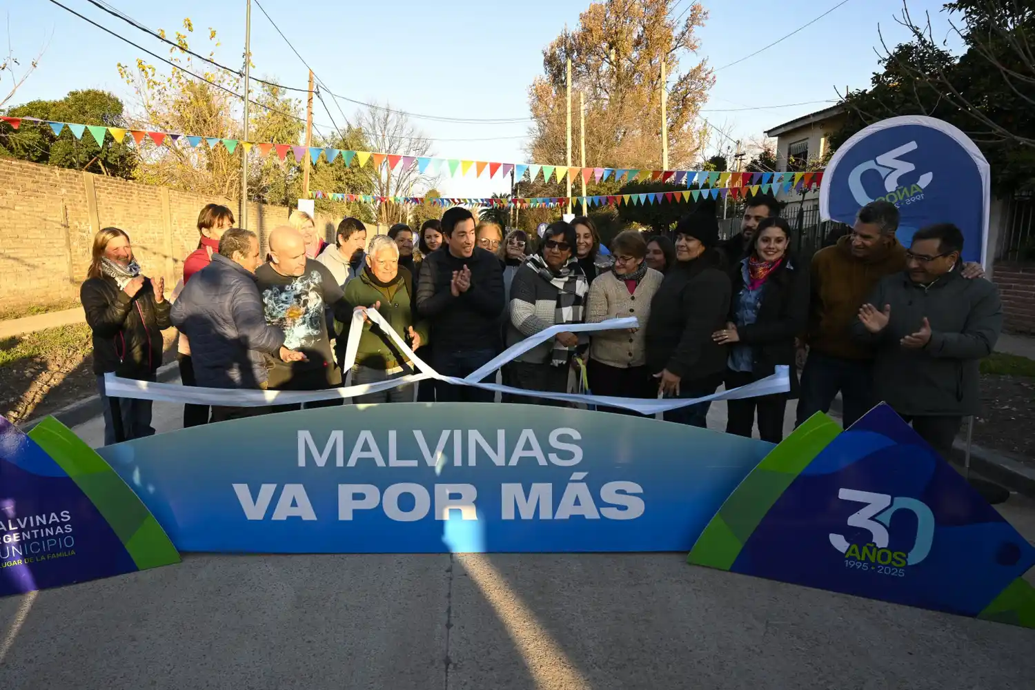 Malvinas Argentinas: Nardini inauguró la pavimentación de la calle Galileo Galilei