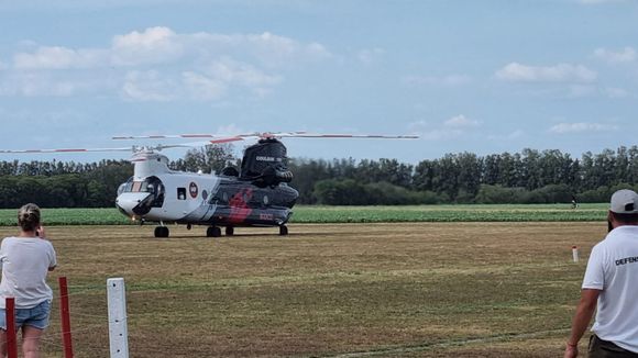 En un día, el helicóptero canadiense arrojó 500 mil litros y evalúan su continuidad en San Pedro