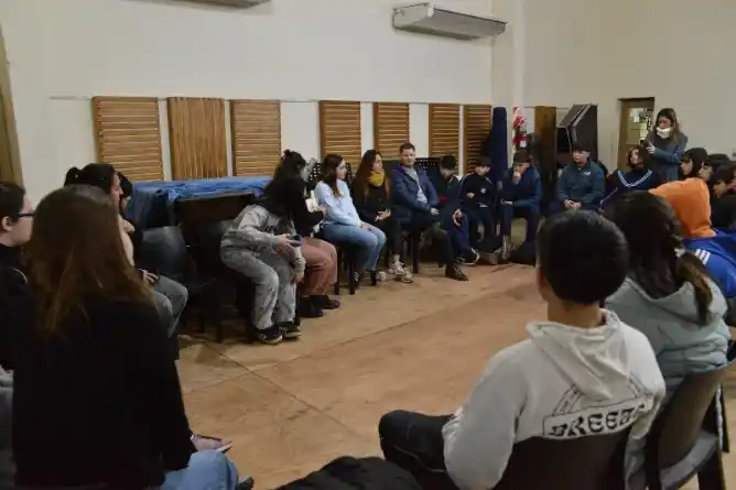 Estudiantes secundarios realizarán venta de tortas fritas y colecta solidaria en el acto del 9 de Julio