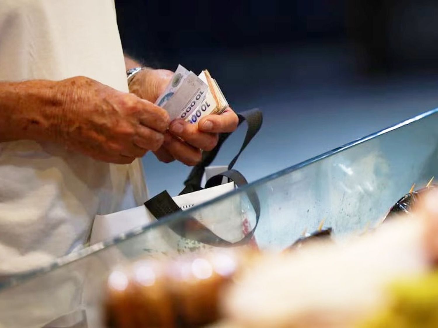 Los salarios registrados subieron por debajo del índice de inflación en abril