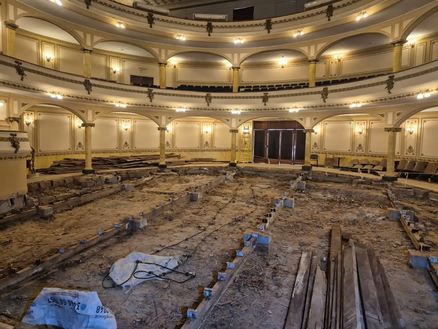 Teatro Gualeguaychú: Deberán reemplazar el 70% de los tirantes de la base del piso durante la segunda etapa de trabajos