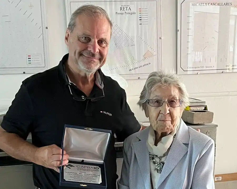 Reconocen la trayectoria y compromiso de Ivonne Aizpurúa