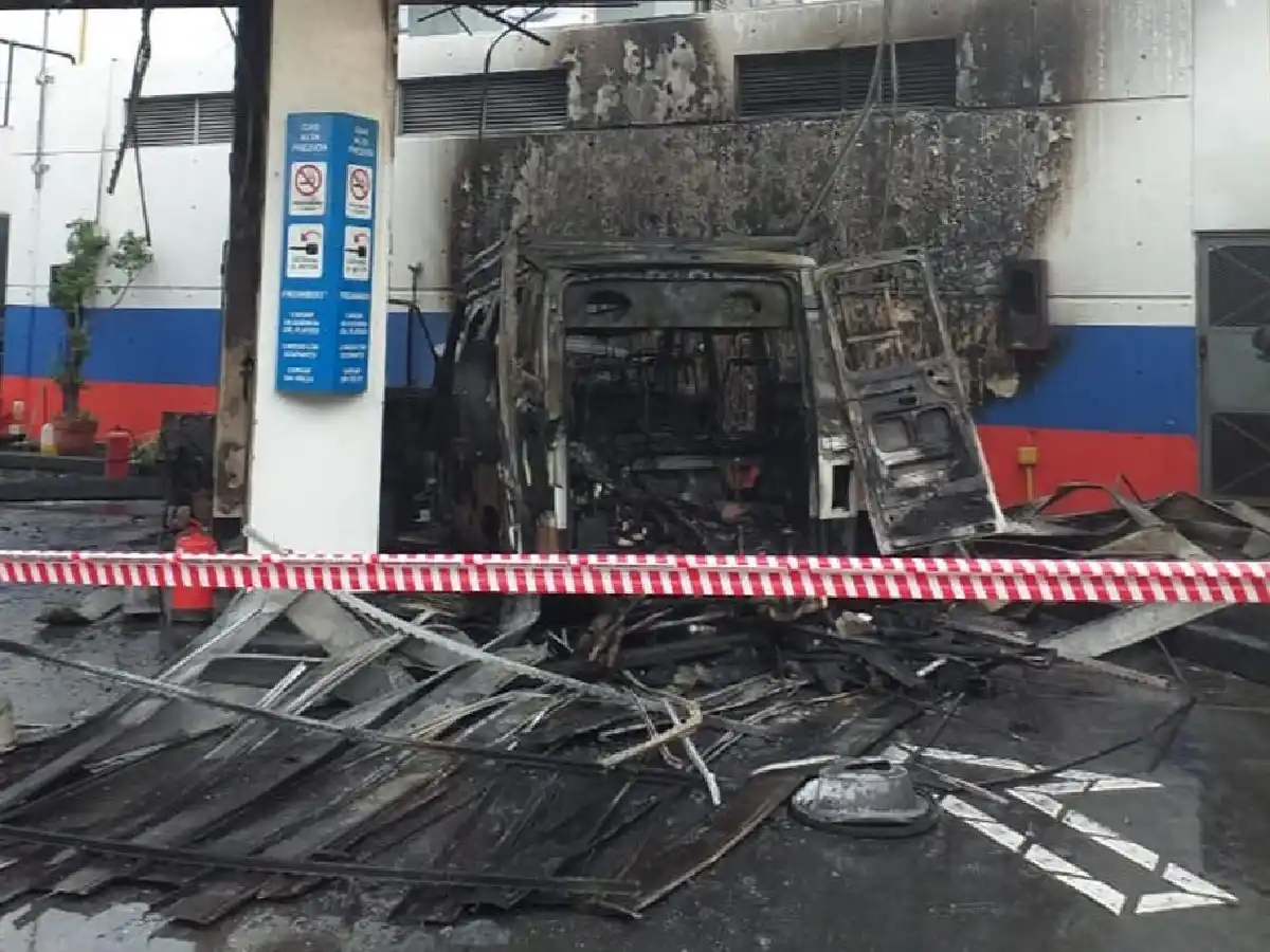 [Video] Explotó un tubo de GNC y se incendió una estación de servicio en Morón