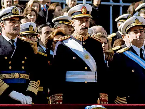 La primera Junta Militar (de izquierda a derecha: Emilio Massera, Jorge Videla y Orlando Agosti).