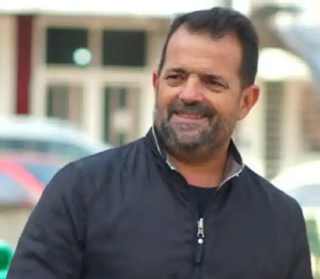 “A la autorización de pegados la otorgan los candidatos, no el Comité”, indicó Kneeteman