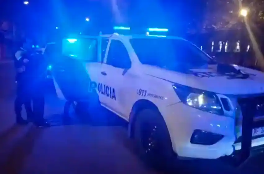 Toman del cuello a una mujer para robarle el celular