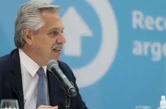 Alberto Fernández reivindicó al CONICET y cruzó a Milei: «Para un fascista, nada más peligroso que pensar»