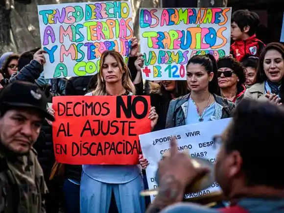Diversas agrupaciones se movilizarán mañana contra del veto a la Ley de Emergencia en Discapacidad