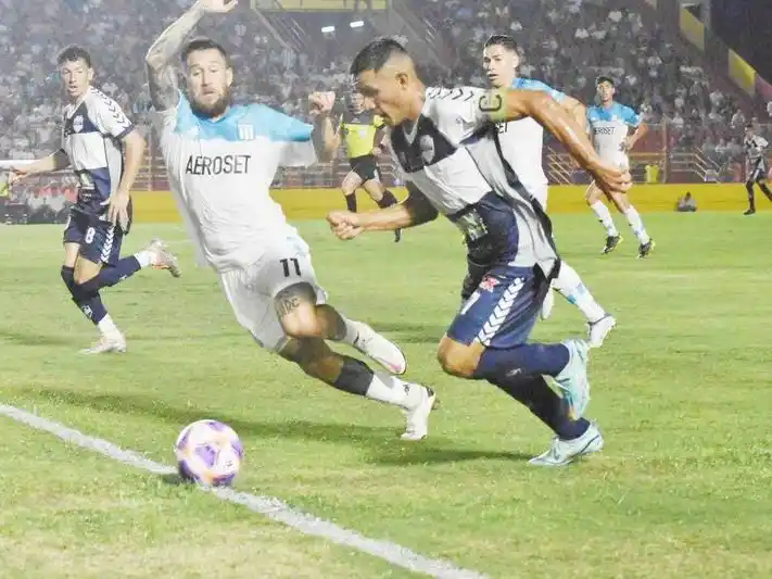 San Martín enfrenta hoy a
Racing por Copa Argentina