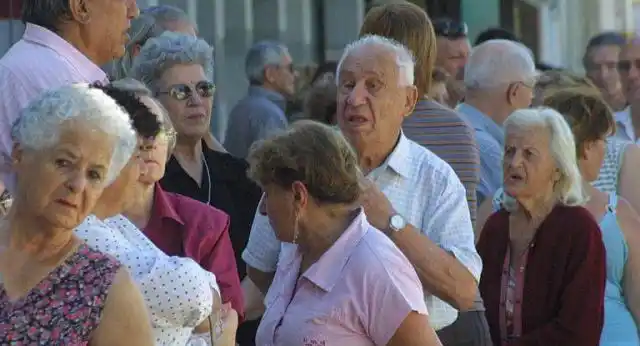 La jubilación mínima llegará a $9300 y la AUH a $1.800 a fin de año