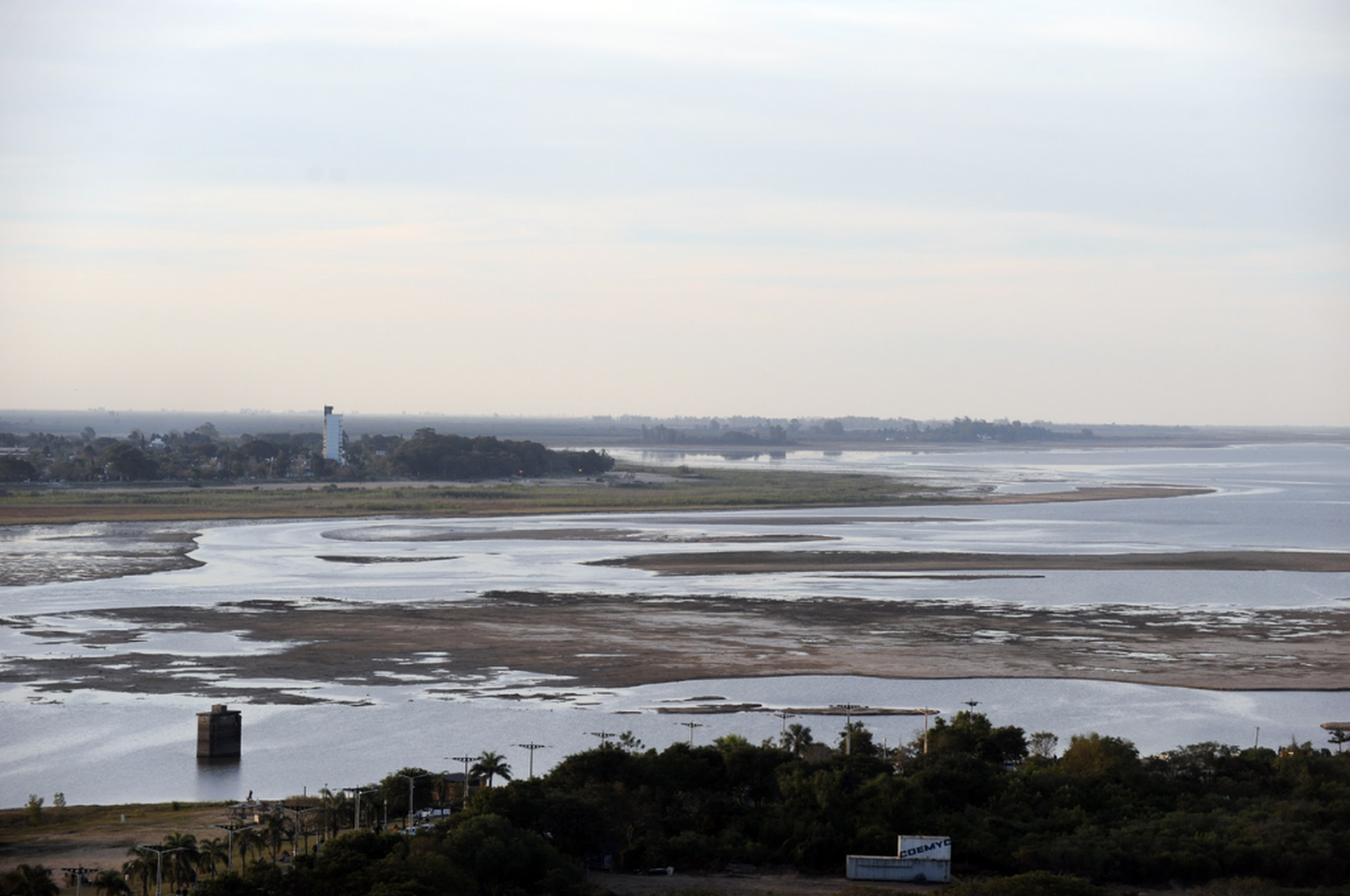 Vuelven a advertir que no se puede caminar por el lecho de la Laguna Setúbal