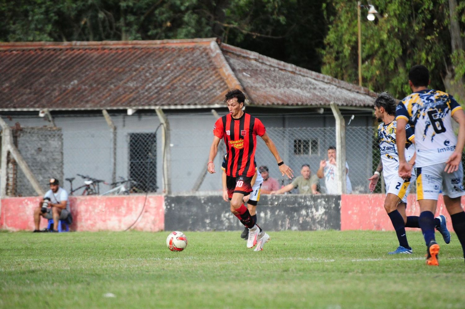 Enzo Doello vuelve a la titularidad en Central Entrerriano (Crédito: MR Fotografía).