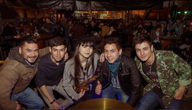 La banda está integrada por cinco músicos.